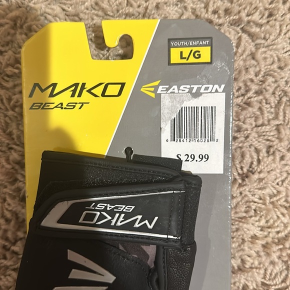 New with Tags Easton Mako Beast Batting Gloves - Picture 3 of 4